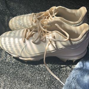 I am selling these Nike FASTFLEX cleats.